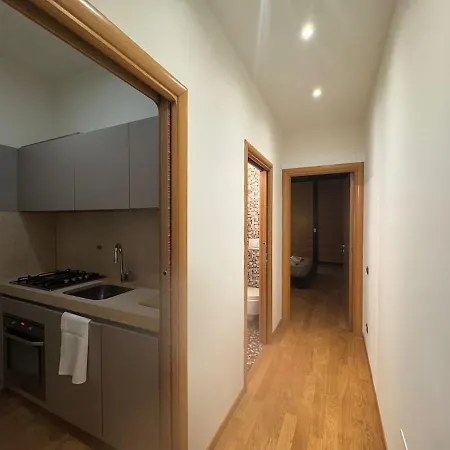 Stylish Pantheon Escape In Ancient Apartamento Roma
