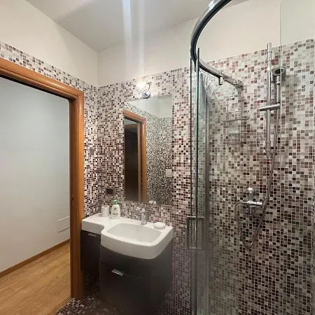 Stylish Pantheon Escape In Ancient Roma